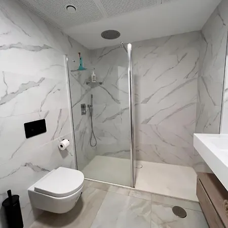 Apartment Luxurious In Nature Malaga
